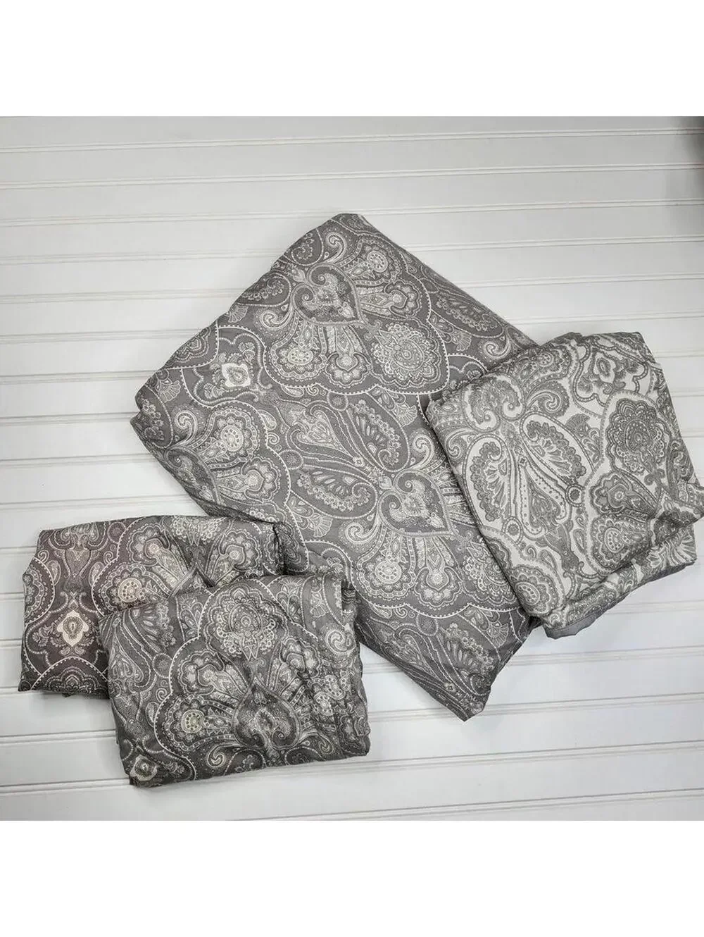 Copperloom Queen Gray Paisley Luxury Duvet + 2 Pillowcases + 1 King Pillowcase